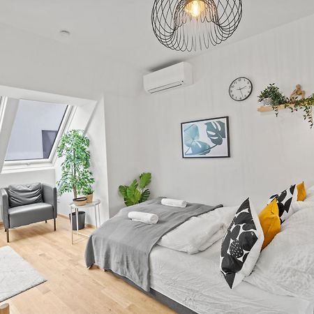 1 Min To Public Transport - 3 Min To Supermarket And Pharmacy - On-Site Parking For 19,90 Eur Вена Экстерьер фото